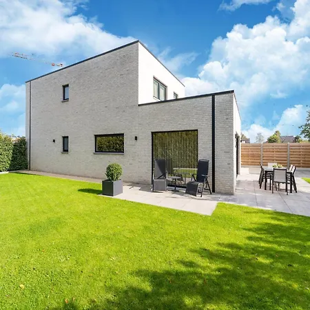 Cozy And Attractive With Garden Feriehus *